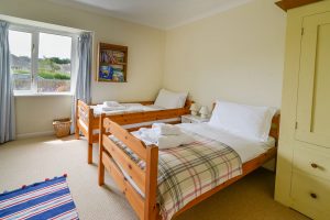 Twin bedroom at Turi | Raintree House Holidays
