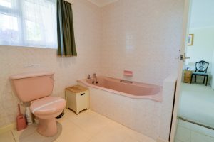 Tamarisk bathroom