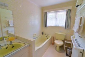 Tamarisk bathroom