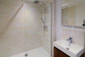Luxury bathroom at Little Tremawr in Constantine Bay